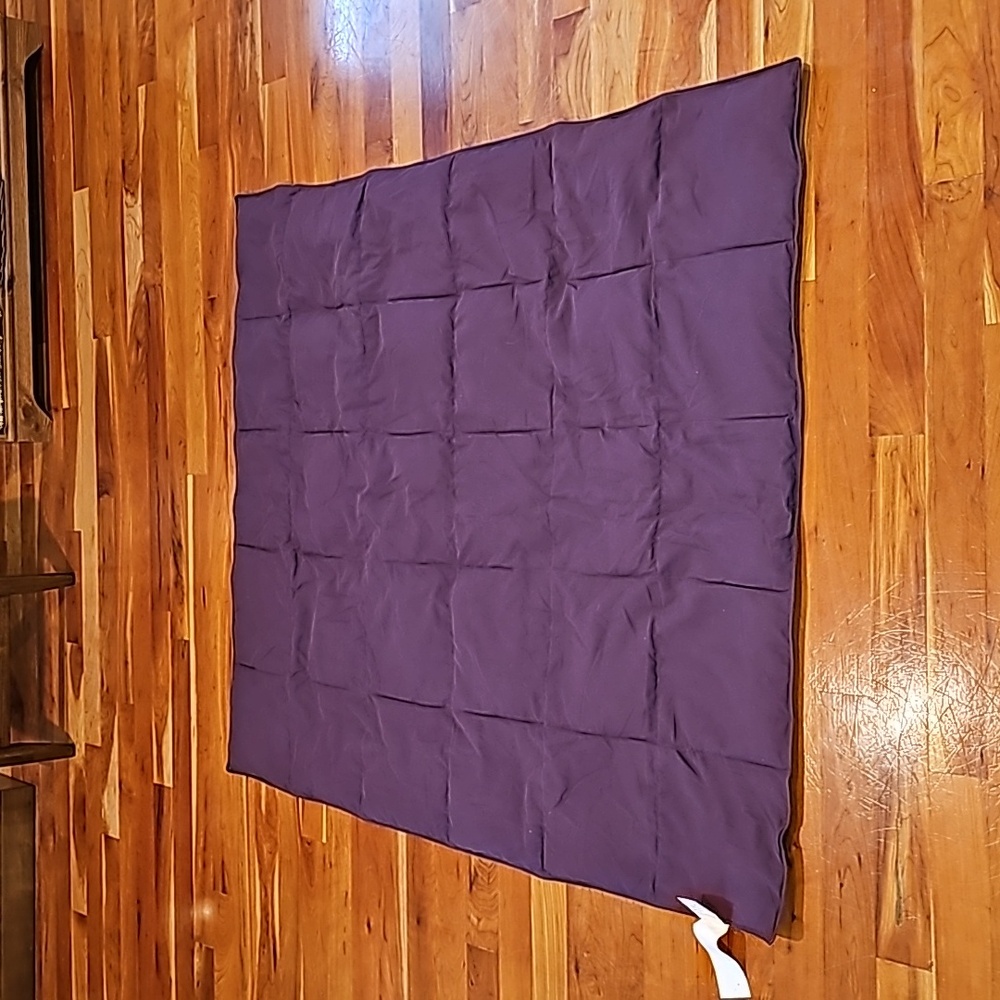 Down alternative throw blanket. - Picture 3 of 3